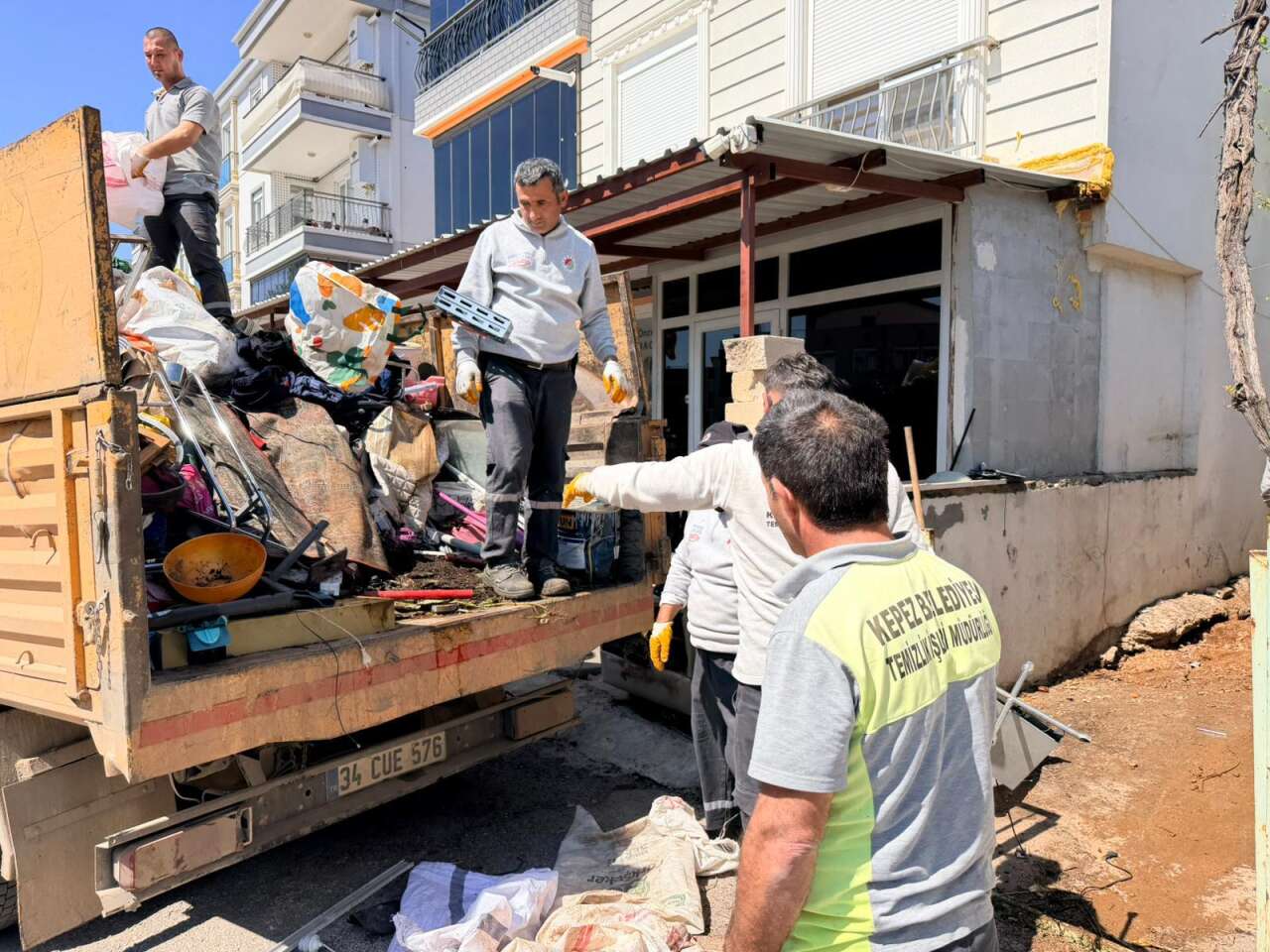 kepezde-sok-eden-cop-ev-3-yilda-20-kamyon-atik