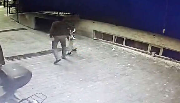 9-yasindaki-cocuga-bahce-duvarinda-dehset