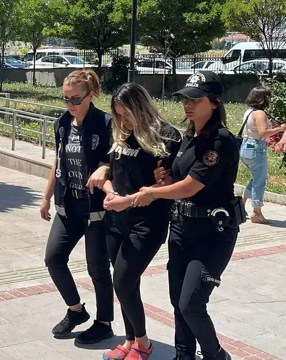 burdurdaki-ozge-bedir-cinayetinde-2-muebbet-1-beraat