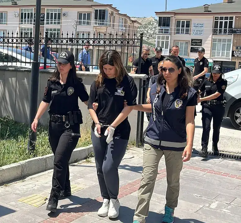 burdurdaki-ozge-bedir-cinayetinde-2-muebbet-1-beraat