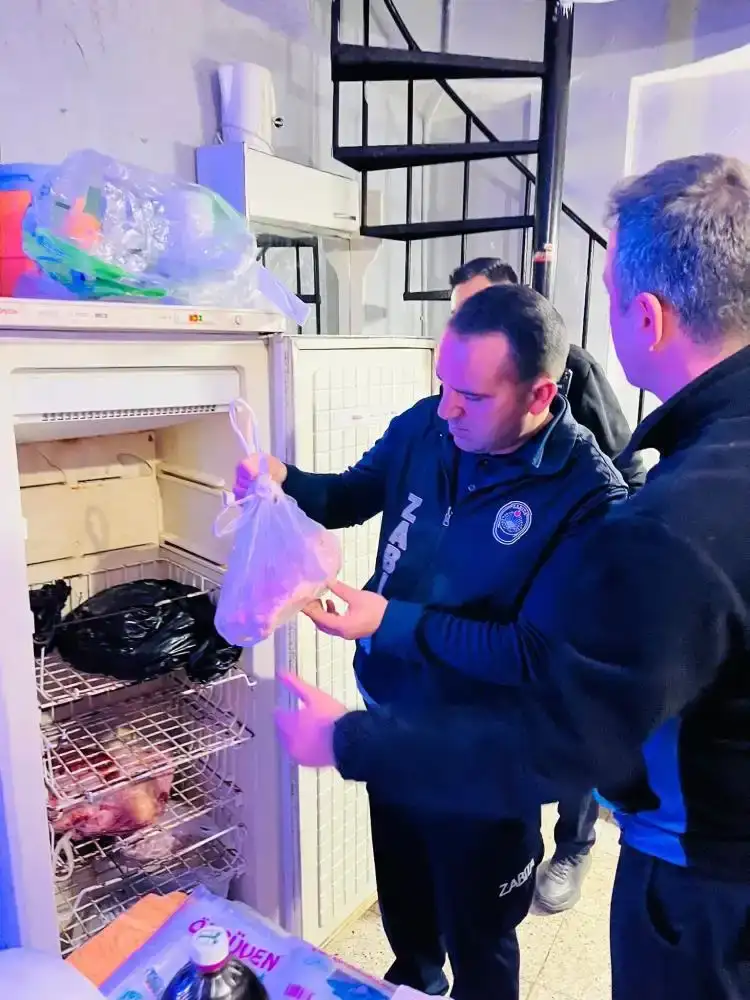 serikte-zabita-ekipleri-gorduklerine-inanamadi-halkin-sagligiyla-boyle-oynamislar