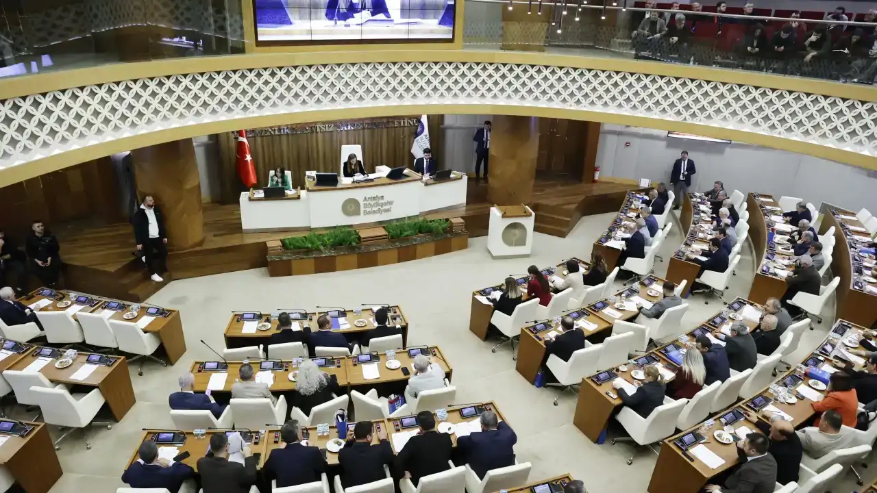 antalyada-kiralar-artarken-mecliste-onlarca-konut-alani-ticarete-aciliyor