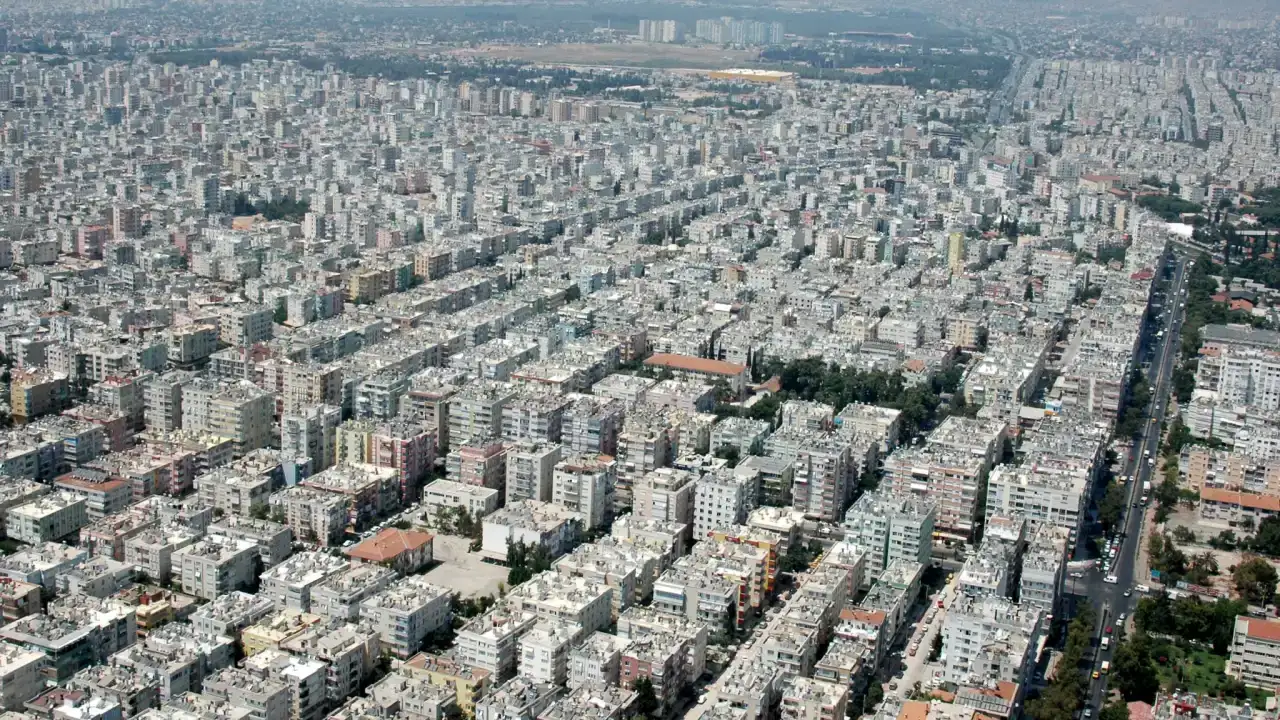 antalyada-kiralar-artarken-mecliste-onlarca-konut-alani-ticarete-aciliyor