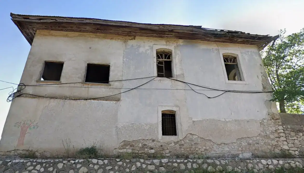 burdur-kayaalti-koyunde-tarihi-okul-binasi-korumaya-alindi