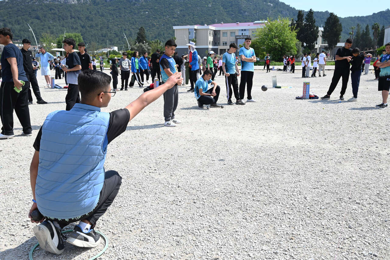 kemerde-petank-motosiklet-ve-bisiklet-heyecani-ayni-anda-basladi