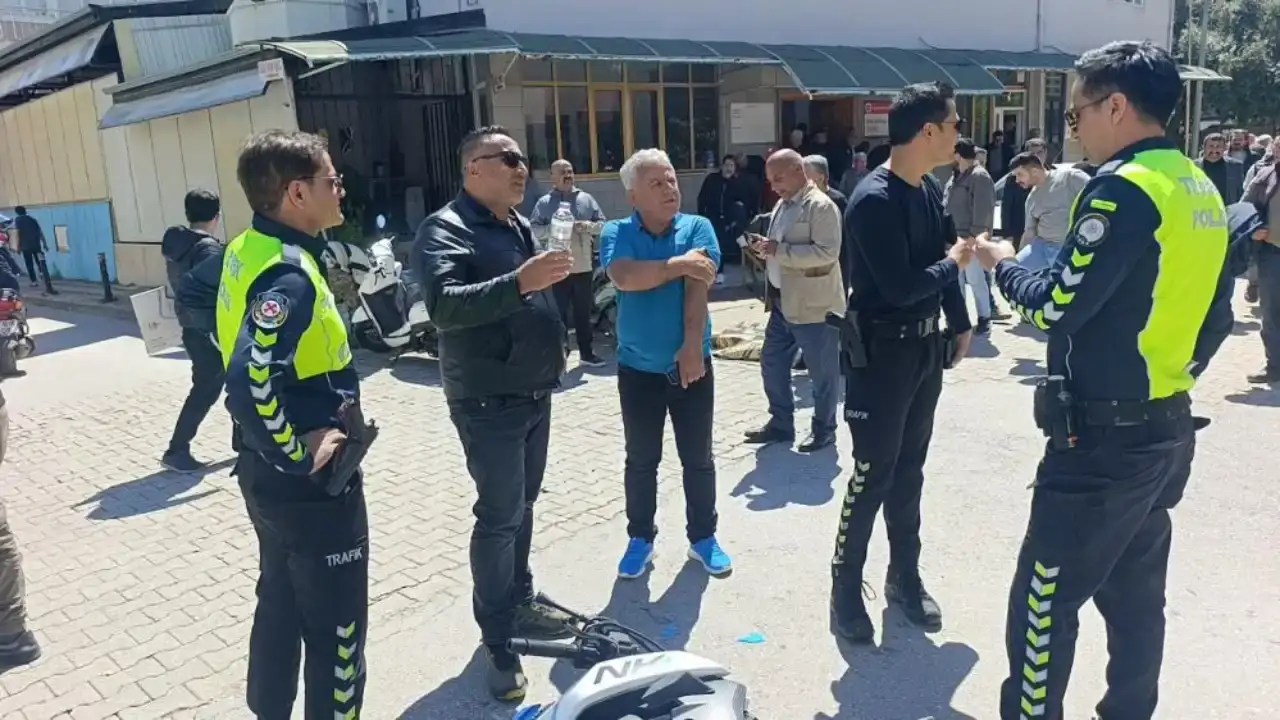 manavgatta-otomobilin-carptigi-motosikletli-genc-hastanelik-oldu-o-anlar-kamerada