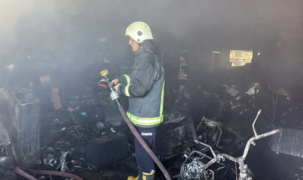 kepezde-tamirhane-yandi-araclar-kullanilamaz-halde