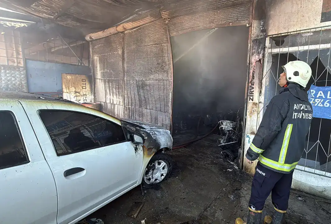 kepezde-tamirhane-yandi-araclar-kullanilamaz-halde