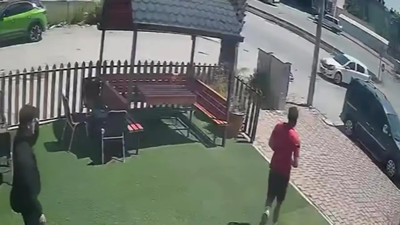 kepezde-vatandaslar-yarali-surucu-icin-seferber-oldu