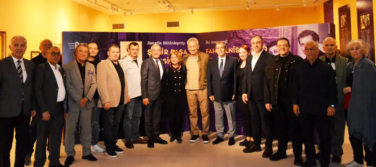 sakir-pasa-ailesinin-nadir-eserleri-antalyada-fahrelnissa-zeid-ve-nejad-devrim-sergisi-acildi