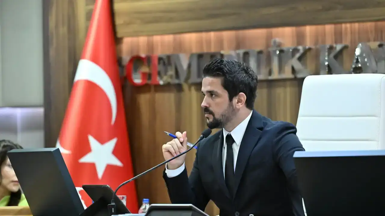 antalya-buyuksehir-meclisinde-gerilim-faaliyet-raporu-tartismasi-alevlendi