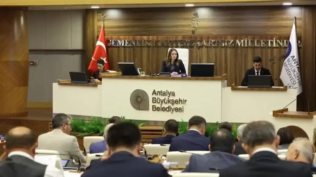 antalya-buyuksehir-meclisinde-gerilim-faaliyet-raporu-tartismasi-alevlendi