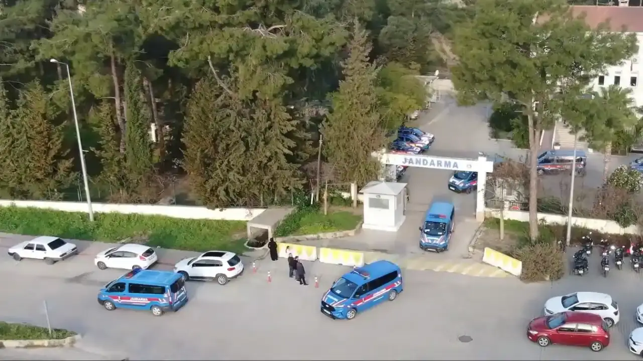 antalyada-receteli-ilaclarla-uyusturucu-satisi-muayenehane-ve-eczanelere-baskin