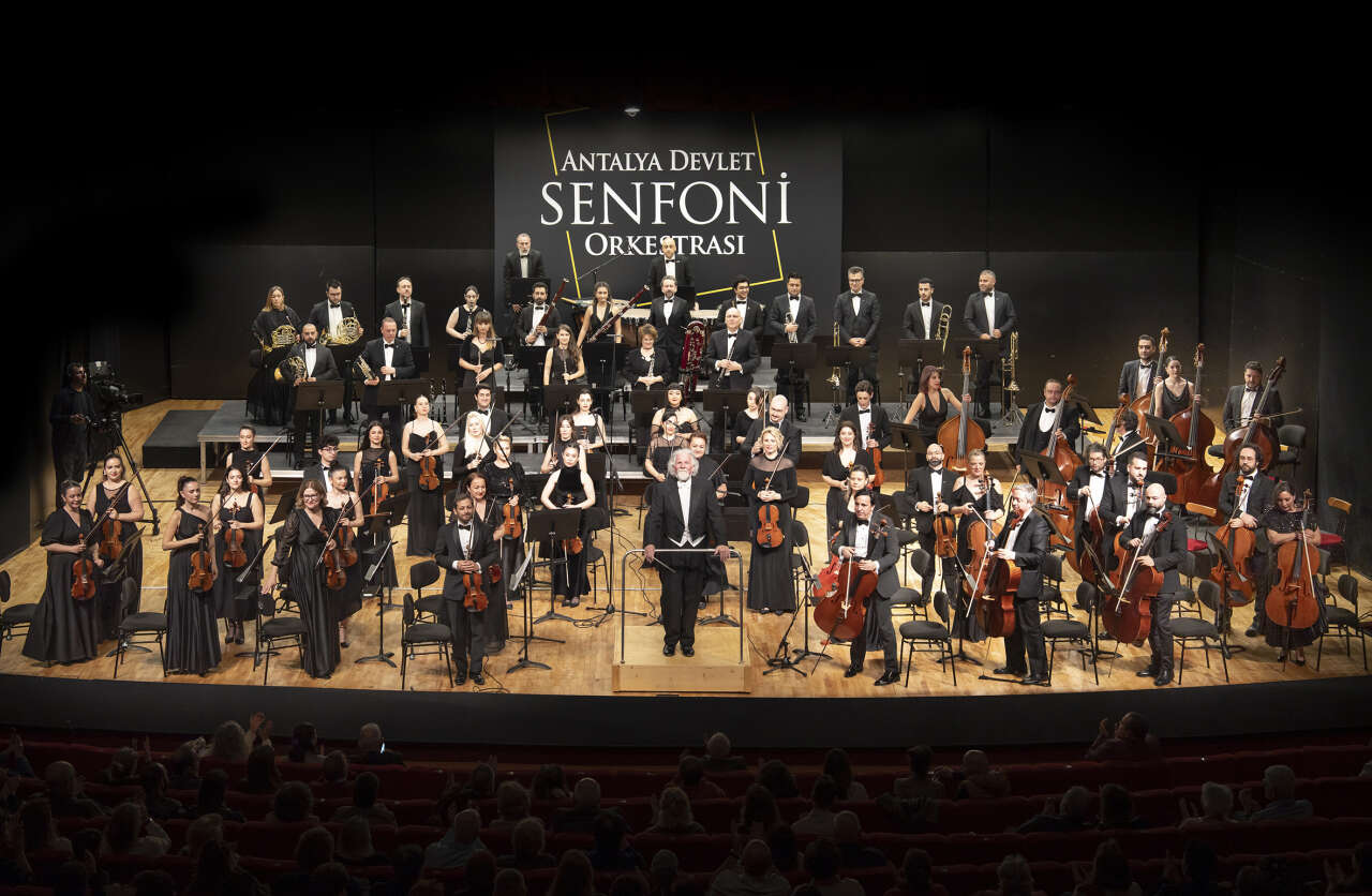 antalyada-senfoni-coskusu-ve-beklenmedik-erteleme