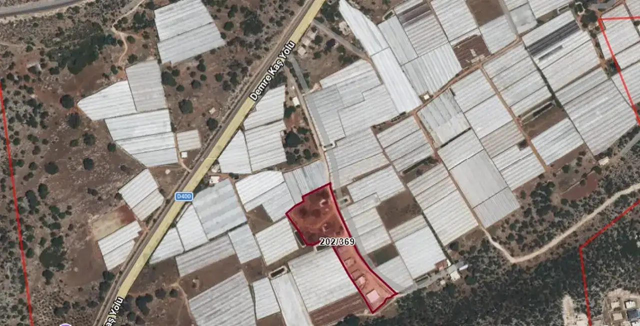 demrede-seralarin-arasindaki-dev-arsa-belediyeden-kiralik-ihaleye-cikiyor