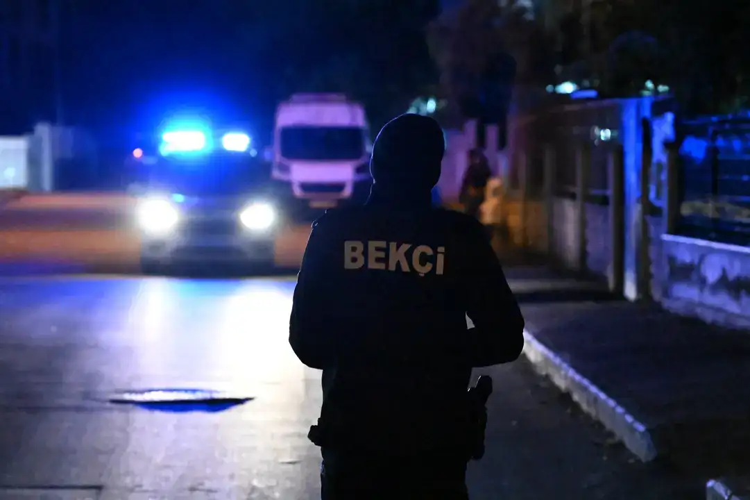 dev-operasyon-bitti-denetim-bitmedi-antalya-emniyet-muduru-gece-yarisi-zeytinkoy-sokaklarinda