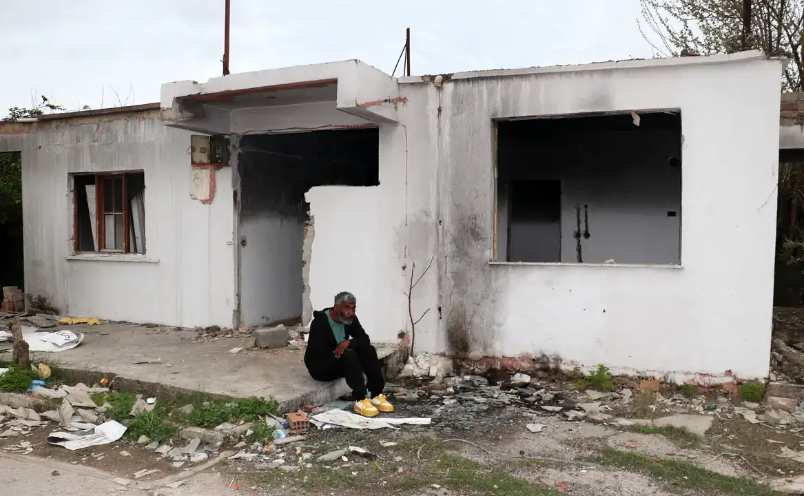 kamyon-soforu-felc-gecirdi-muratpasa-sokaklarinda-yasiyor