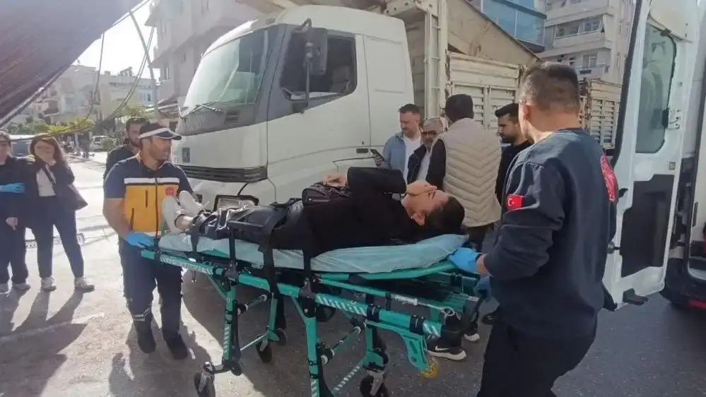 manavgatta-olumle-burun-buruna-geldiler-demirler-otomobile-ok-gibi-saplandi