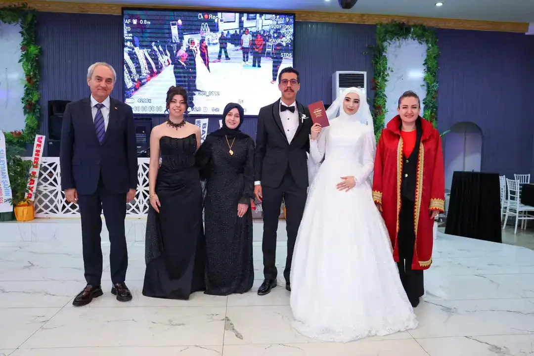 antalya-basininin-mutlu-gunu-gazeteci-hakan-cirakin-oglu-evlendi