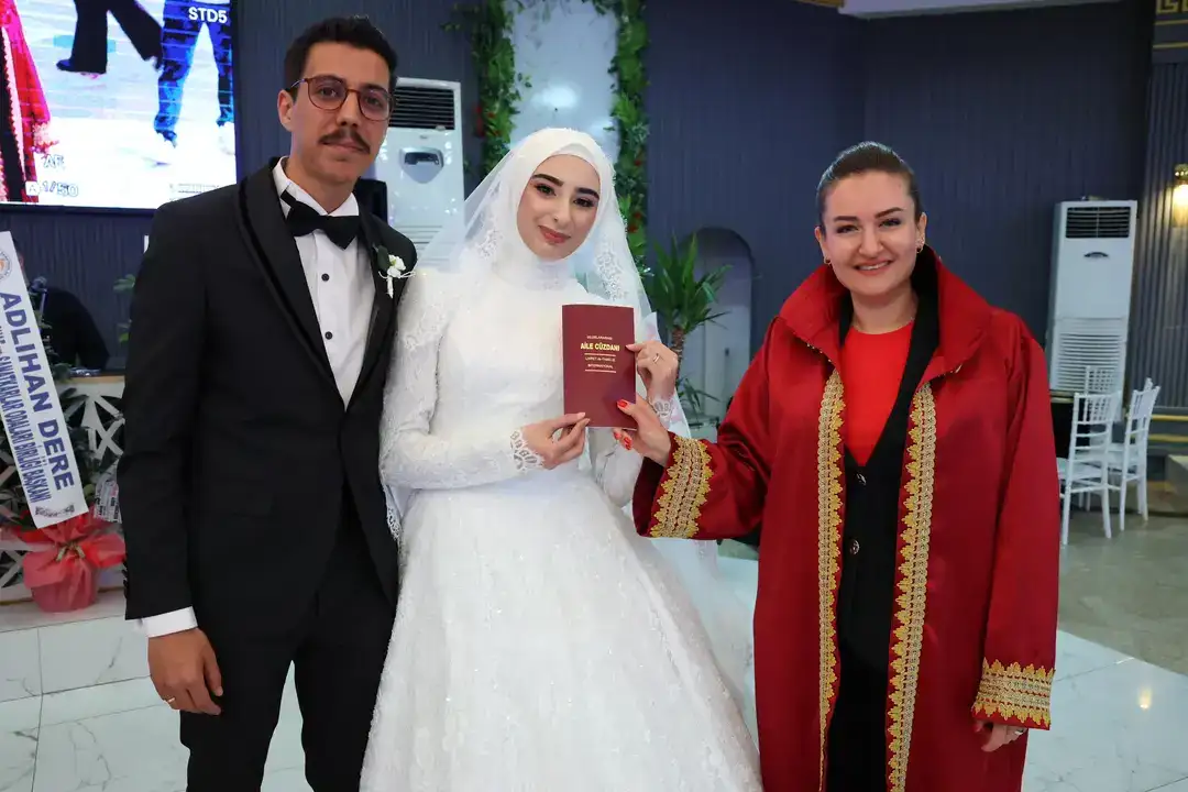 antalya-basininin-mutlu-gunu-gazeteci-hakan-cirakin-oglu-evlendi