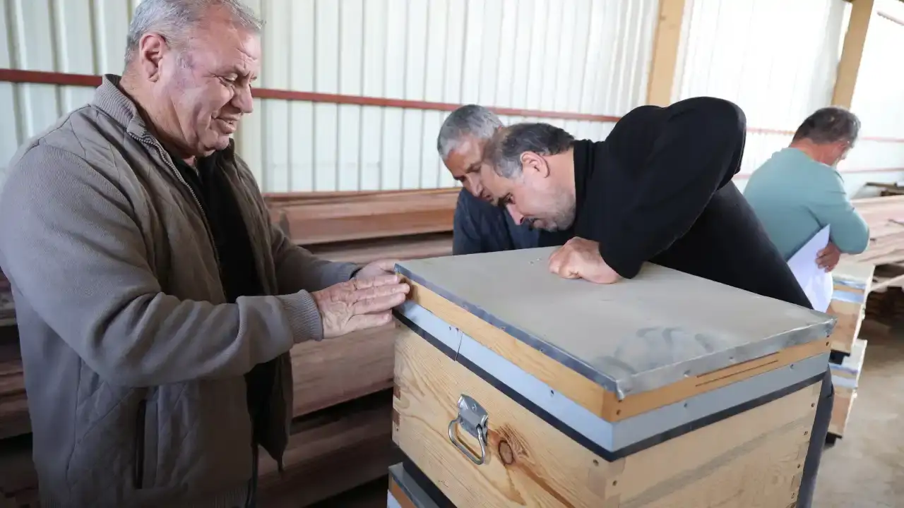 antalyadaki-bal-ureticisine-destek-buyuksehirden-geldi