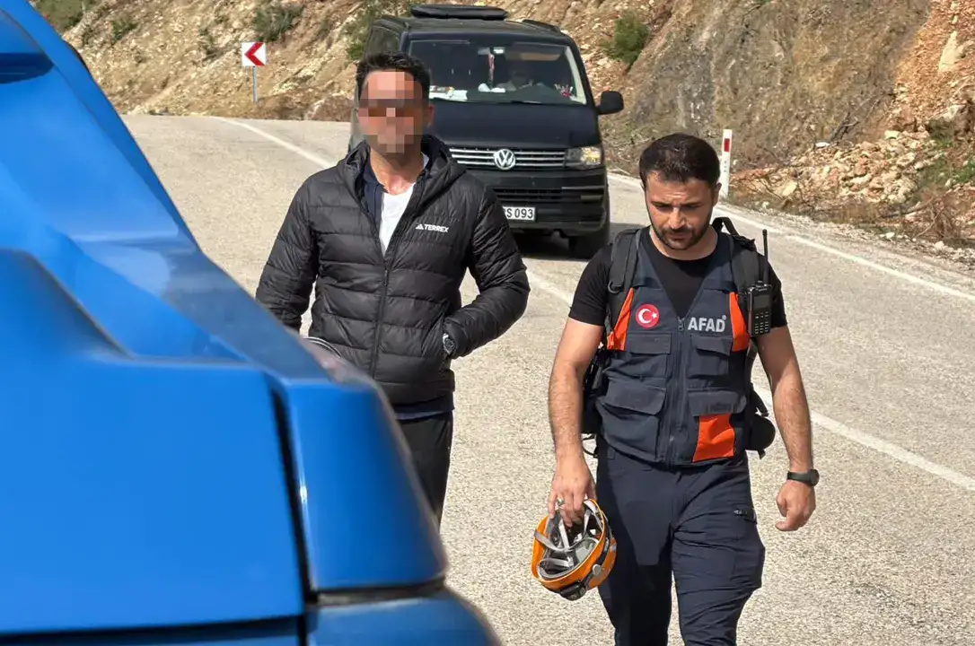 konyaaltinda-dagda-mahsur-kaldi-dronla-kurtarildi