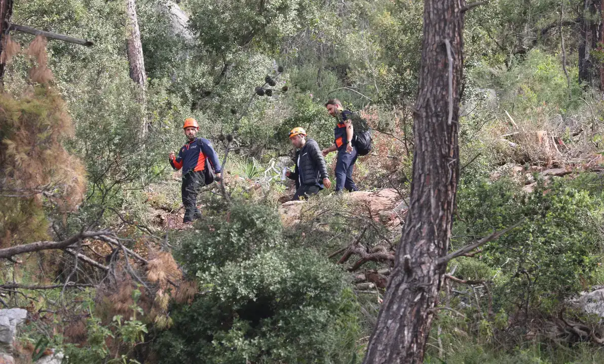 konyaaltinda-dagda-mahsur-kaldi-dronla-kurtarildi