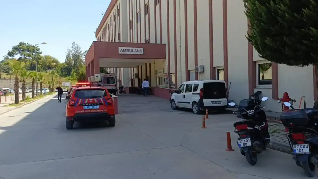 manavgatta-4-yasindaki-kucuk-kiz-olumden-dondu-evin-ikinci-katindan-topraga-dustu