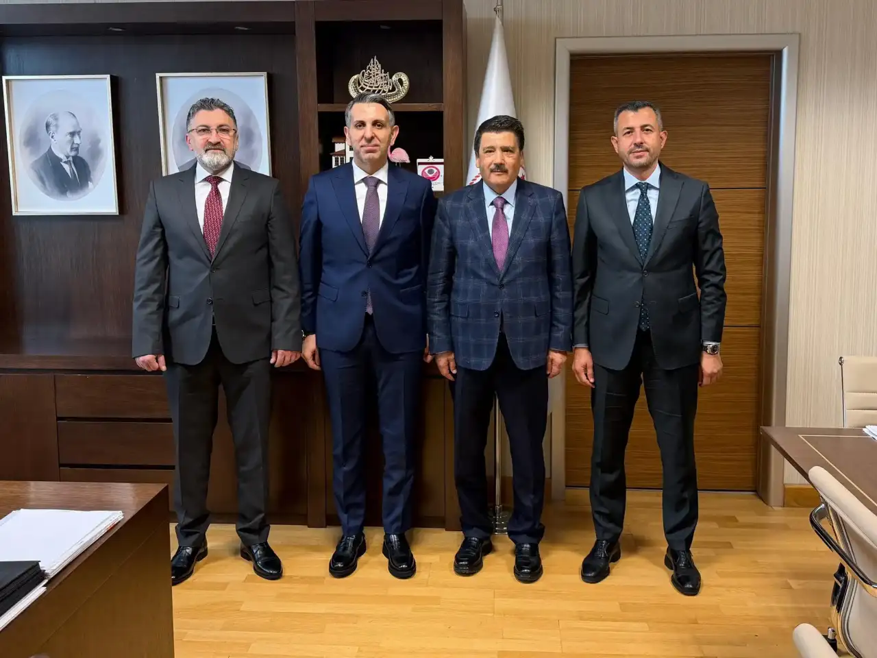 serik-belediye-baskani-kadir-kumbul-chpden-istifa-ederek-akpye-geciyor