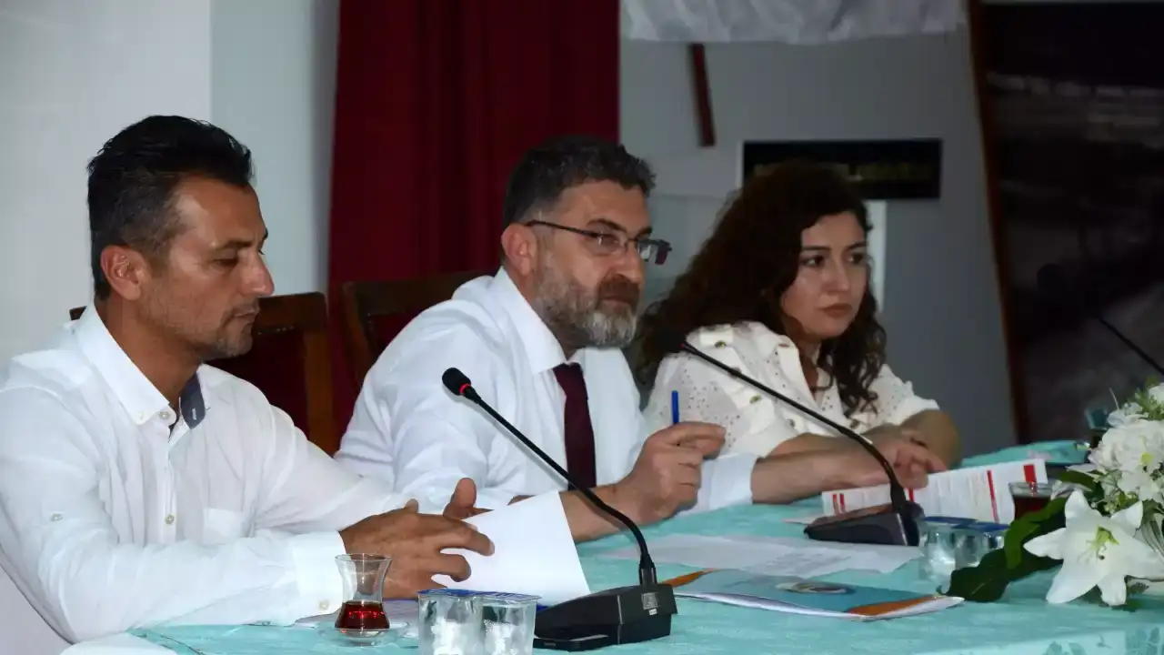 serik-belediye-baskani-kadir-kumbul-chpden-istifa-ederek-akpye-geciyor