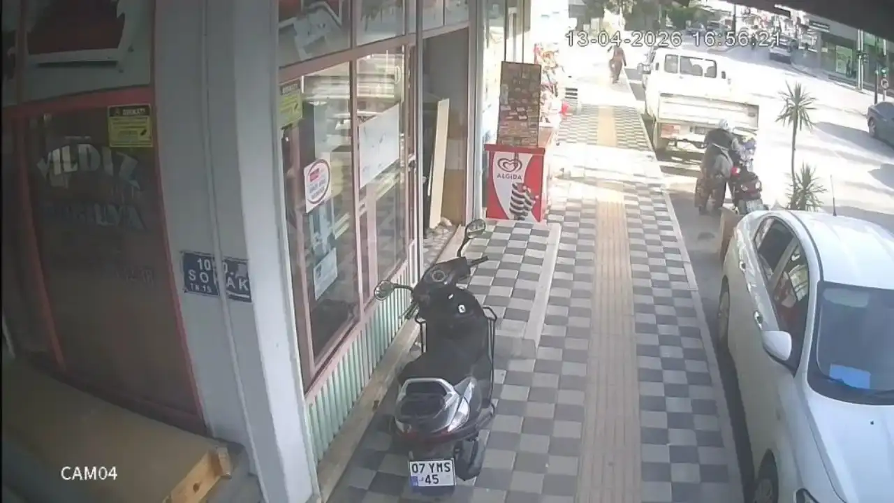serikte-bir-hirsiz-bu-kadarina-da-pes-dedirtti-motosikleti-alip-gitti