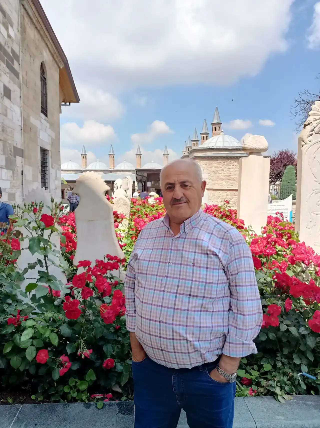 alanya-hocalar-mahallesinde-muhtar-krizi-buyuyor-mahalleli-adliye-onunde-toplandi