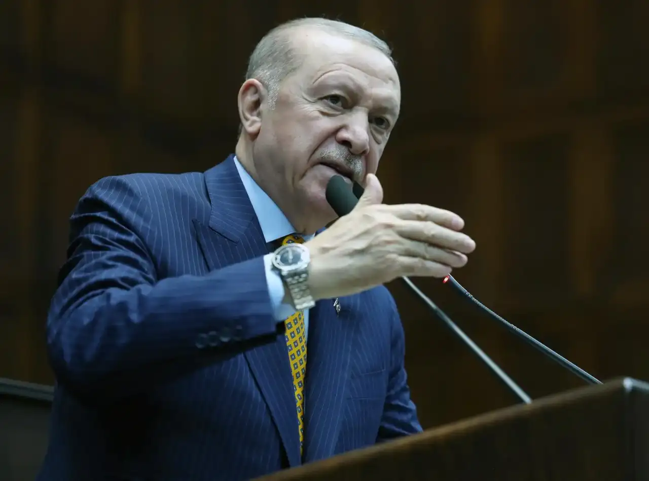 chpden-istifa-eden-serik-belediye-baskani-kadir-kumbulun-akp-rozeti-takilmadi