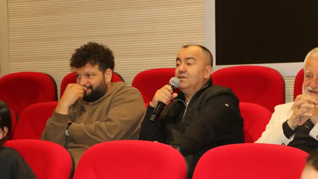 gazeteci-dursun-gundogdu-mesleki-deneyimlerini-akdeniz-universitesi-ogrencileriyle-paylasti