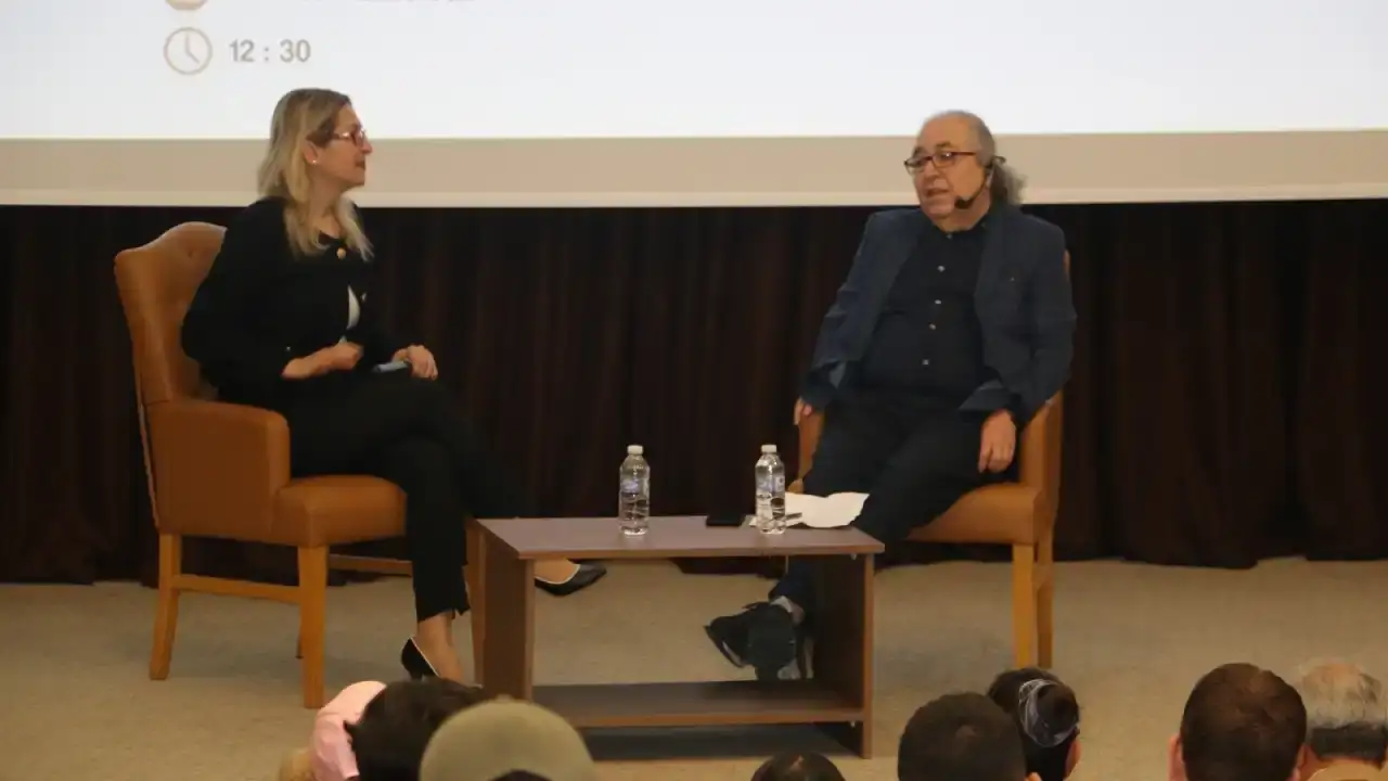 gazeteci-dursun-gundogdu-mesleki-deneyimlerini-akdeniz-universitesi-ogrencileriyle-paylasti