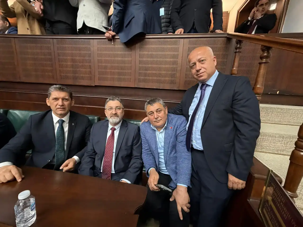 serik-belediye-baskani-kadir-kumbul-akpye-katildi-rozeti-cumhurbaskani-erdogan-takti