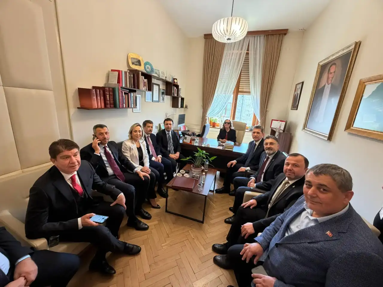 serik-belediye-baskani-kadir-kumbul-akpye-katildi-rozeti-cumhurbaskani-erdogan-takti