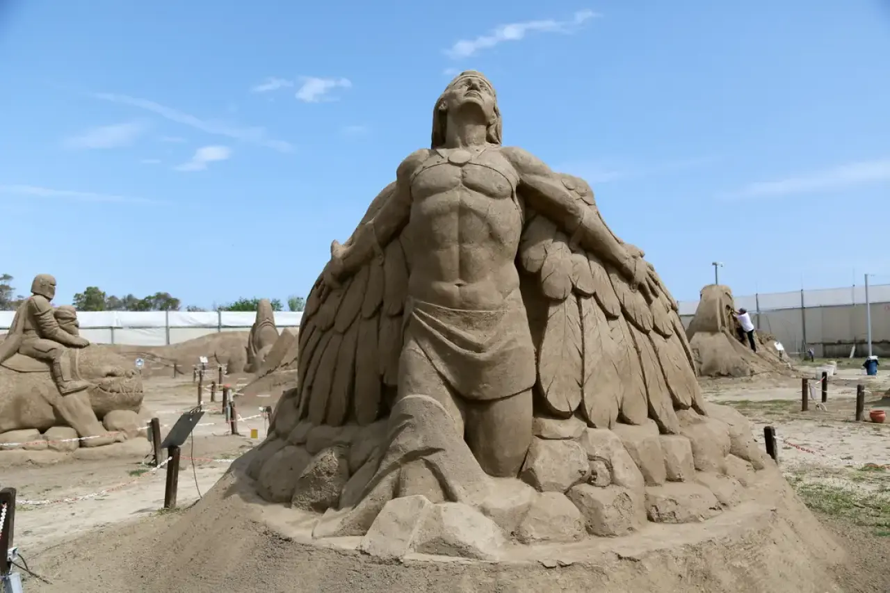 Lara'da 10 Bin Ton Kumdan 200 Dev Eser 3