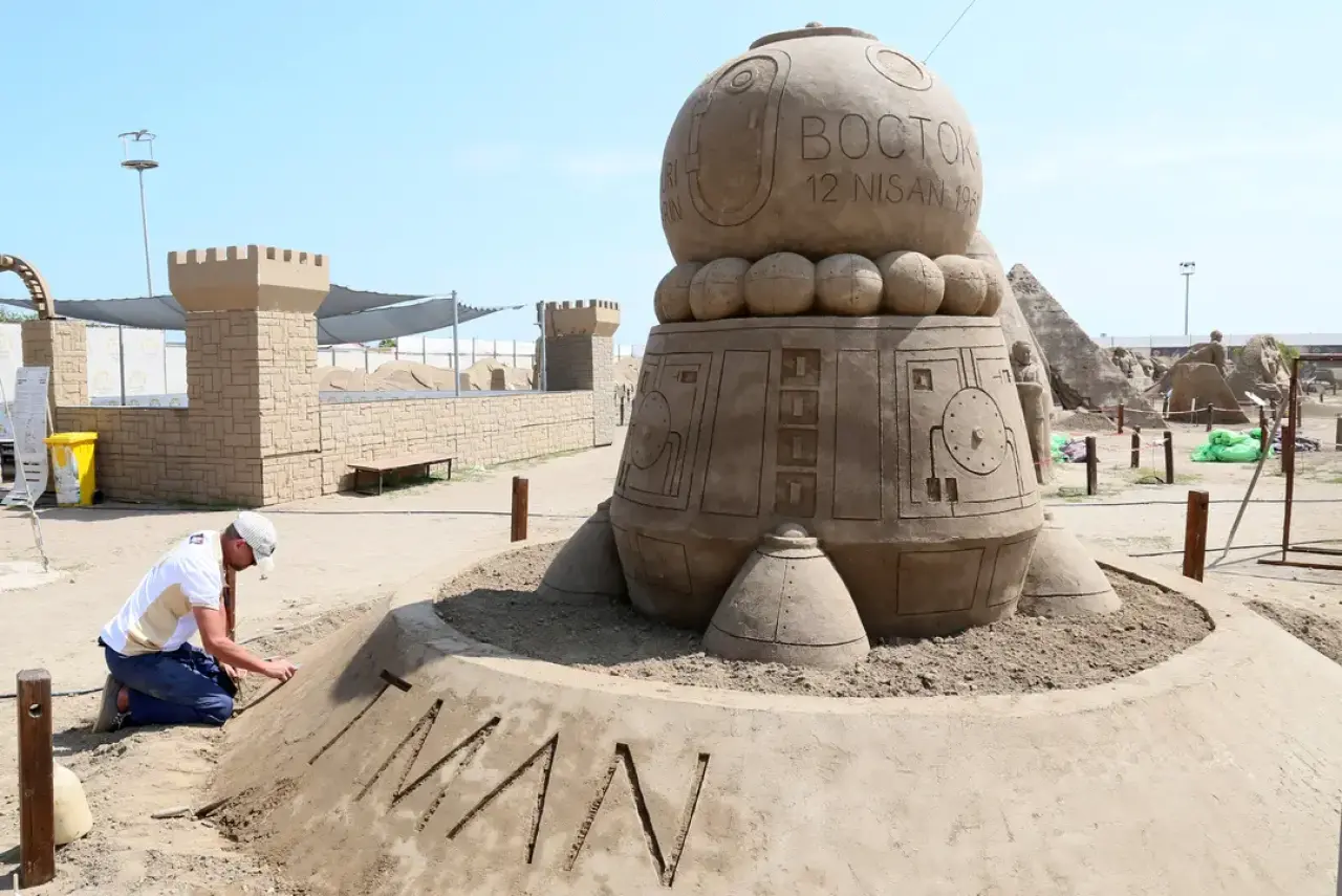 Lara'da 10 Bin Ton Kumdan 200 Dev Eser 7