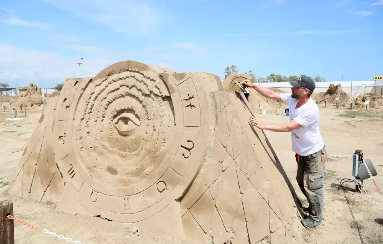 Lara'da 10 Bin Ton Kumdan 200 Dev Eser 4