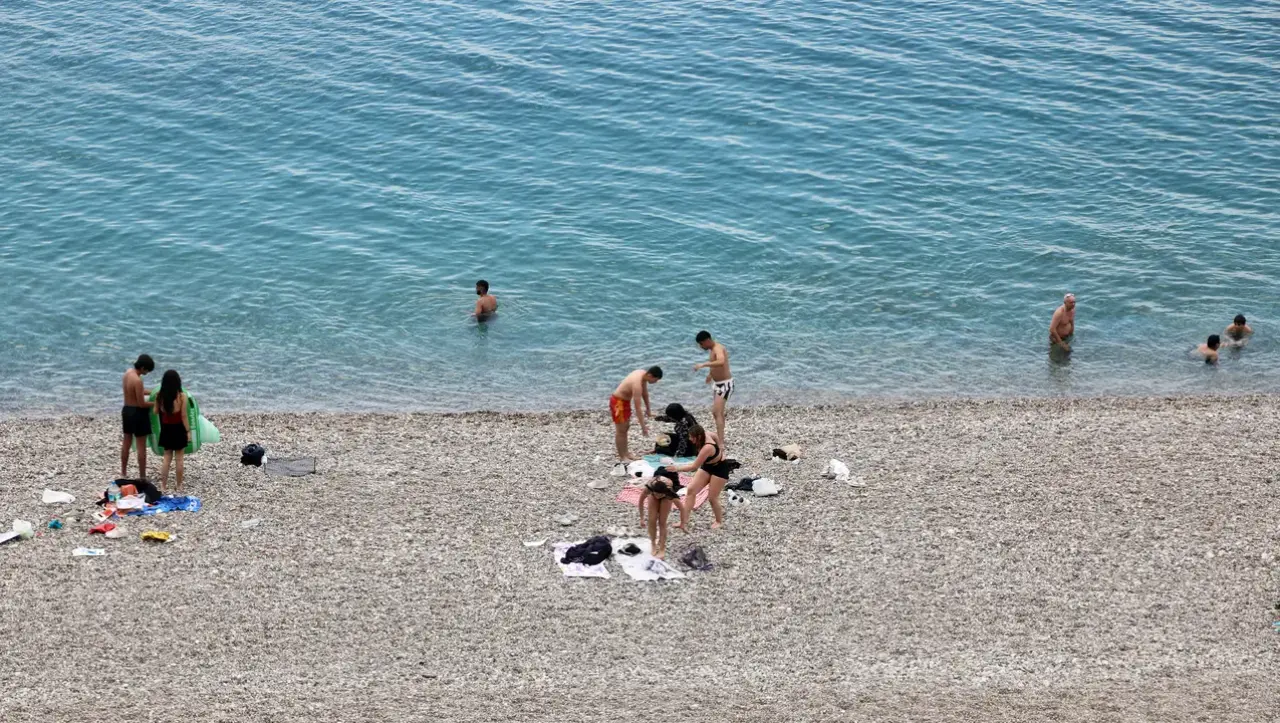 25 Dereceyi Gören Konyaaltı'na Koştu 1