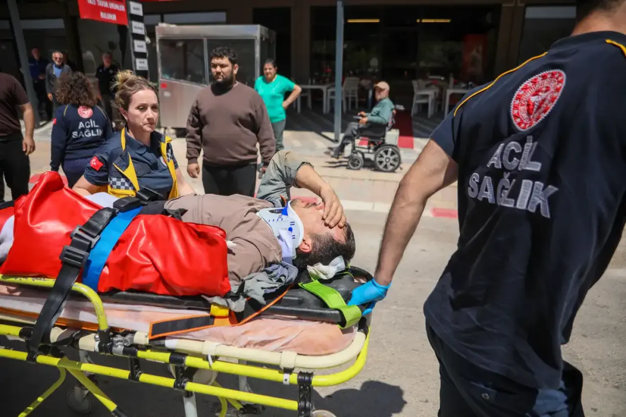 Kepez'de 4'üncü Katın Penceresinden Düştü! Tenteye Asılı Kaldı 7