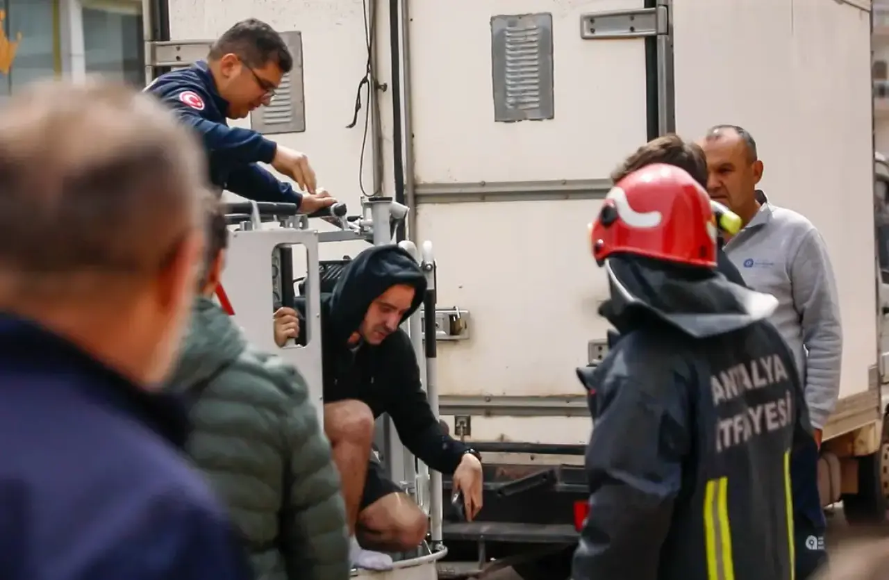 Kültür'de Öğrenci Apartında Çıkan Yangın Korkuttu 3