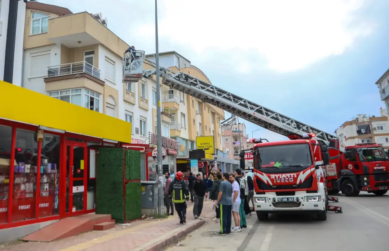 Kültür'de Öğrenci Apartında Çıkan Yangın Korkuttu 1