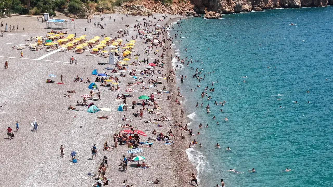 Bayramın 3. Gününde Konyaaltı Plajı Dronla Görüntülendi 4