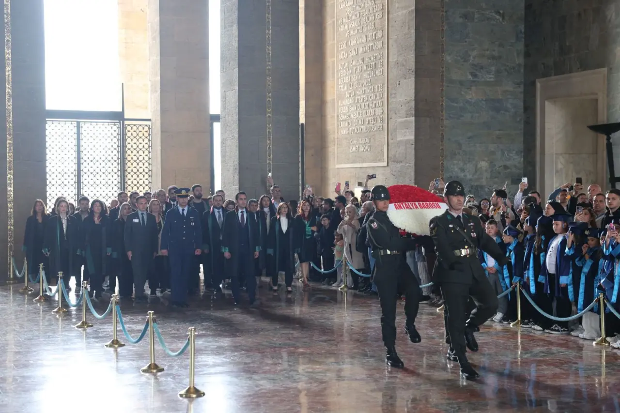 Antalya Barosu Anıtkabir’de: 100 Yıllık Çınar Ata’nın Huzuruna Çıktı! 3
