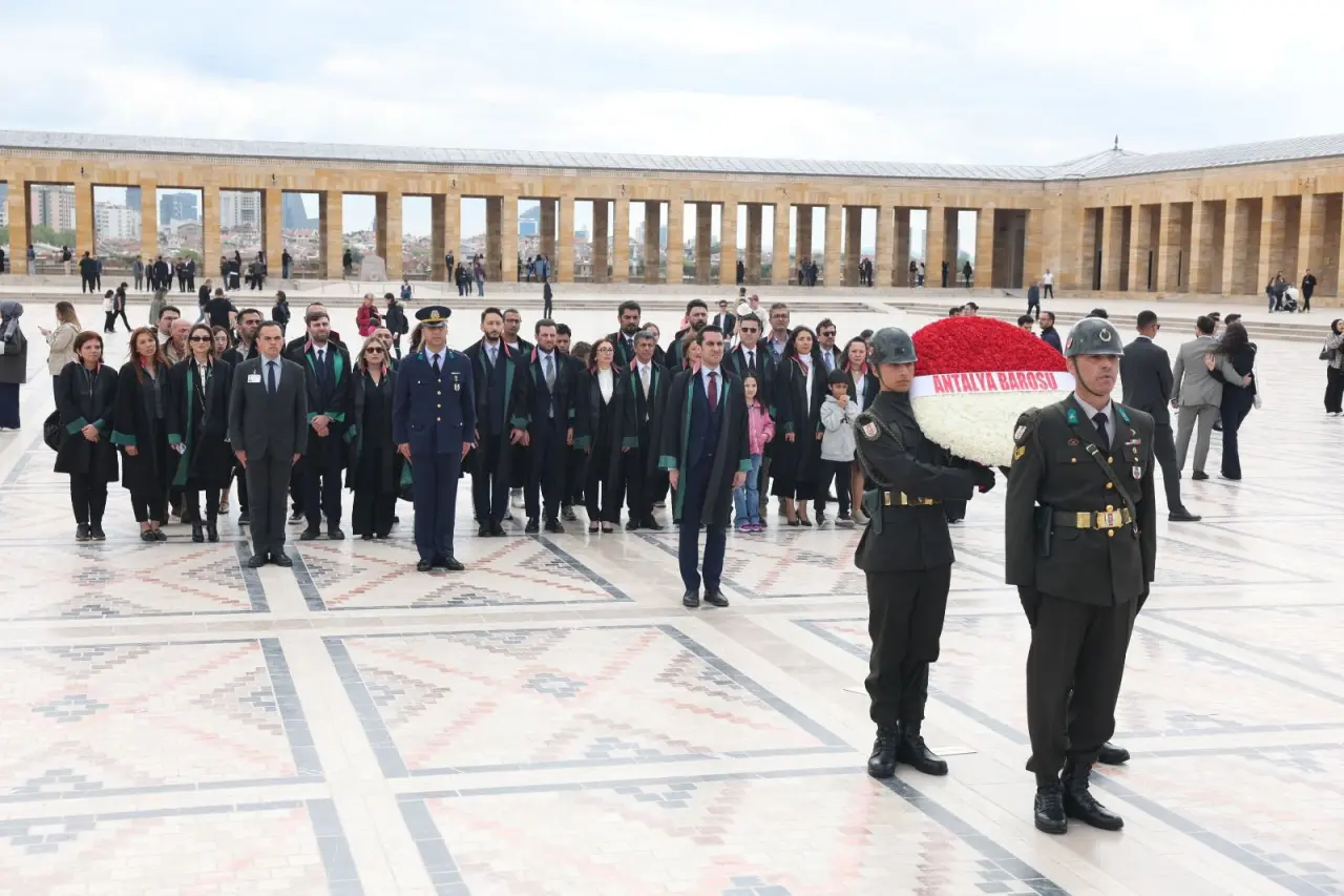 Antalya Barosu Anıtkabir’de: 100 Yıllık Çınar Ata’nın Huzuruna Çıktı! 1