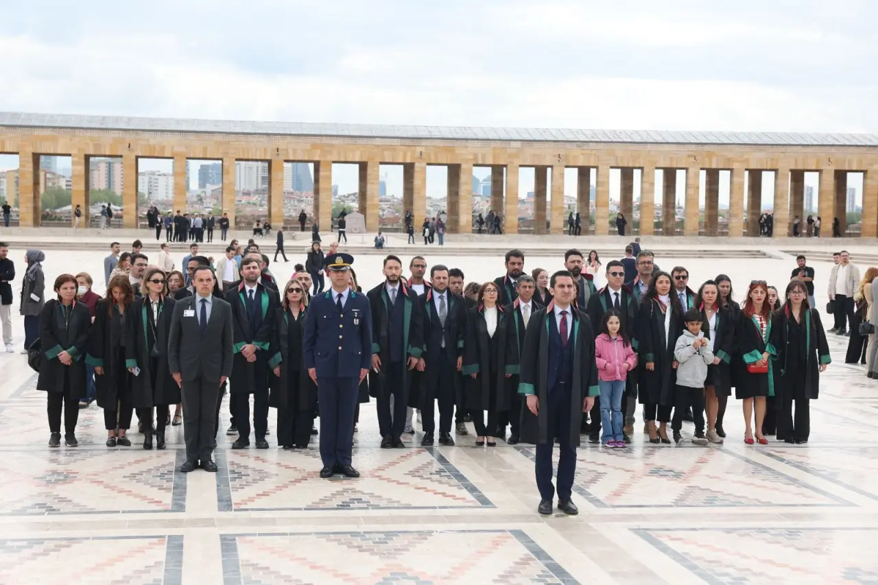 Antalya Barosu Anıtkabir’de: 100 Yıllık Çınar Ata’nın Huzuruna Çıktı! 2