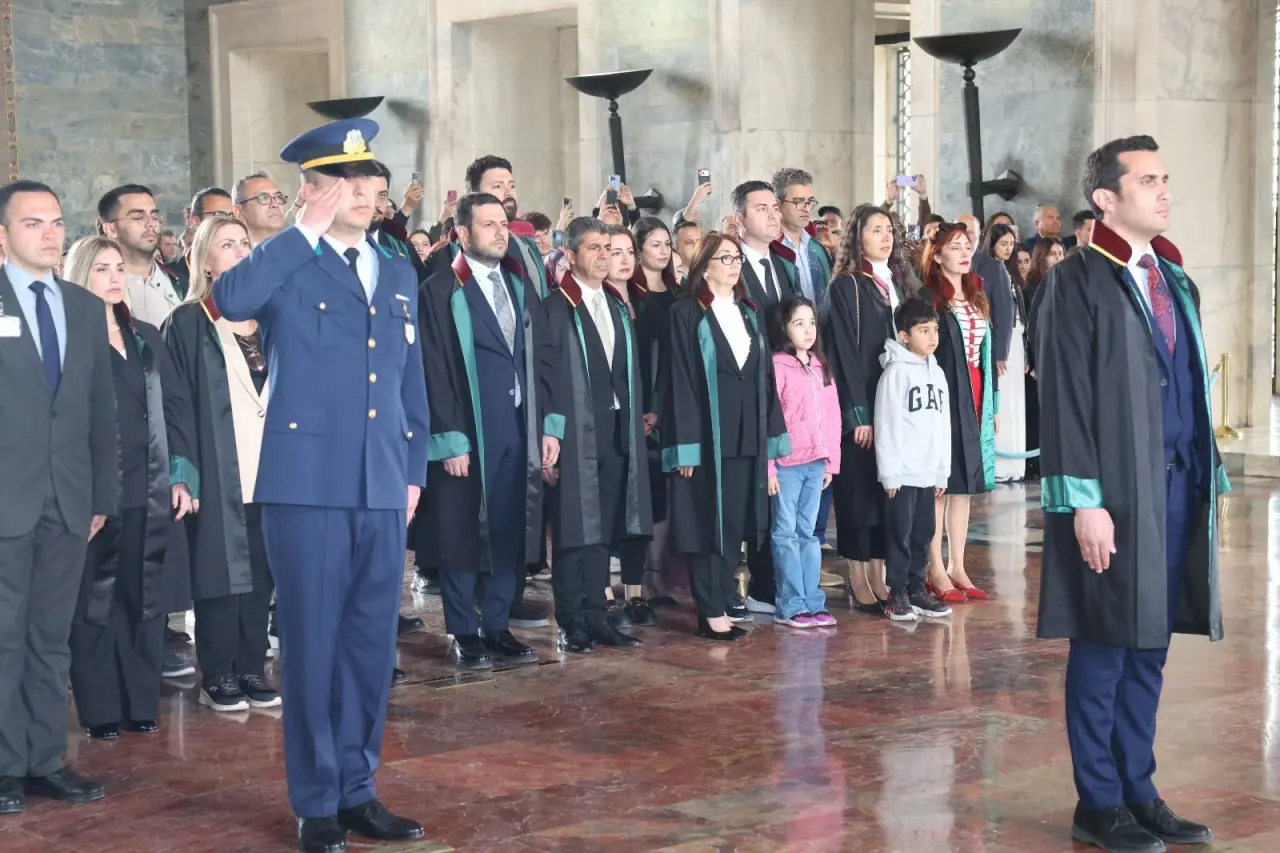 Antalya Barosu Anıtkabir’de: 100 Yıllık Çınar Ata’nın Huzuruna Çıktı! 4