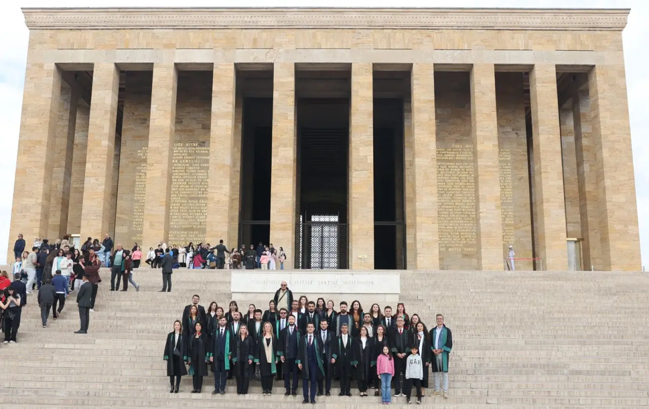 Antalya Barosu Anıtkabir’de: 100 Yıllık Çınar Ata’nın Huzuruna Çıktı! 8